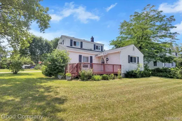 7003 ELIZABETH LAKE RD, Waterford, MI 48327