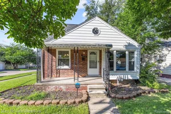 19774 KENOSHA ST, Harper Woods, MI 48225