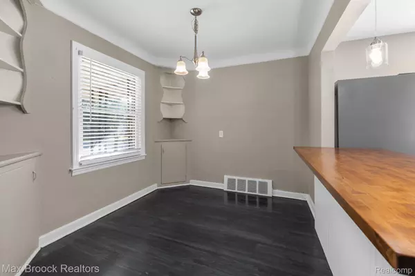 Harper Woods, MI 48225,19774 KENOSHA ST