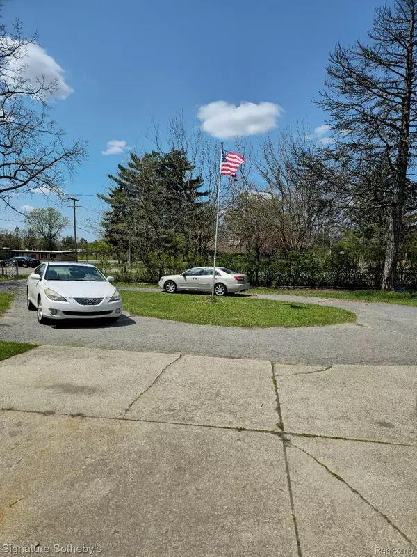 Redford, MI 48240,18220 INKSTER RD