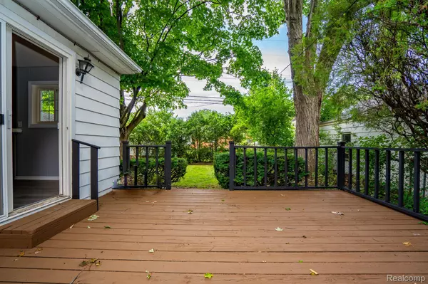 Redford, MI 48240,17675 LENNANE