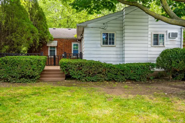 Redford, MI 48240,17675 LENNANE