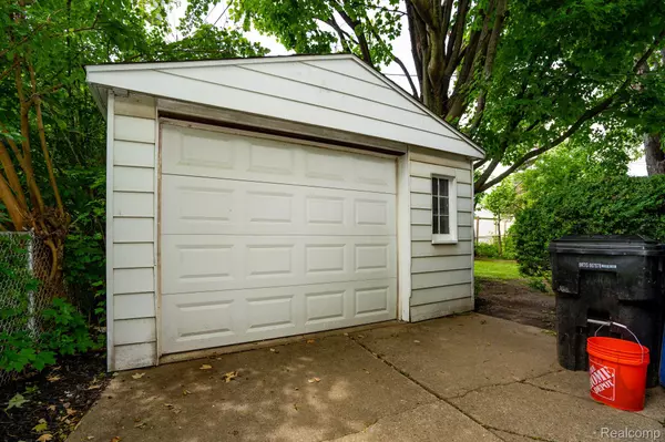 Redford, MI 48240,17675 LENNANE