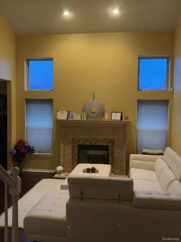 Romulus, MI 48174,5872 CRYSTAL LAKE DR