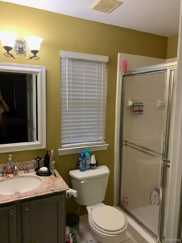 Romulus, MI 48174,5872 CRYSTAL LAKE DR