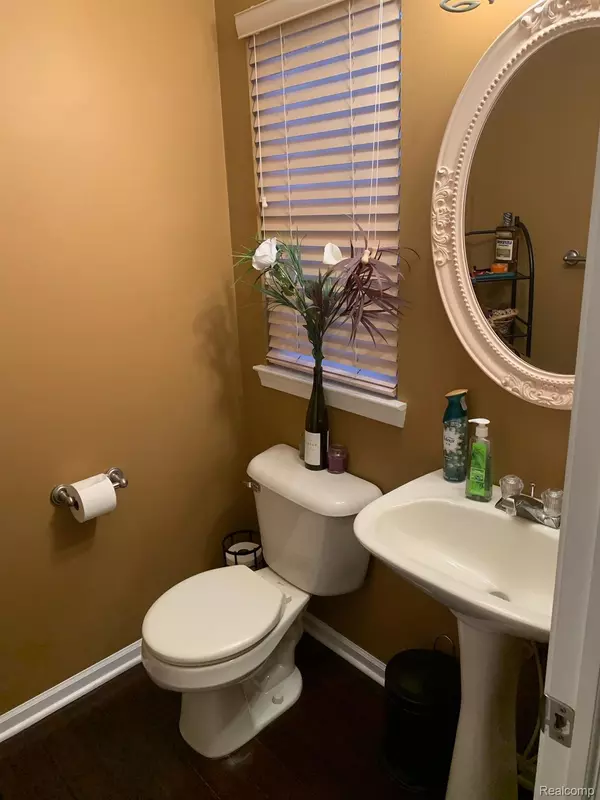 Romulus, MI 48174,5872 CRYSTAL LAKE DR