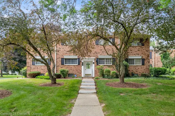 595 E FOX HILLS DR #UNIT 27, Bloomfield Hills, MI 48304