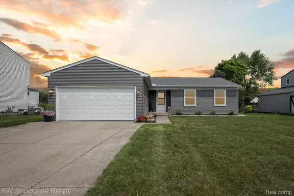 3604 BARBERRY CIR, Wixom, MI 48393