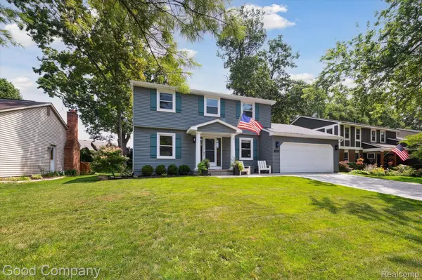 Wixom, MI 48393,1507 CHANTICLAIR CIR