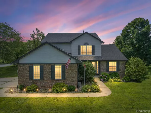 11078 POCAHONTAS DR, South Lyon, MI 48178