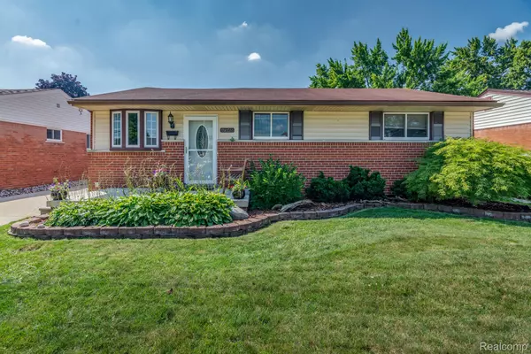 17946 BREEZEWAY, Fraser, MI 48026