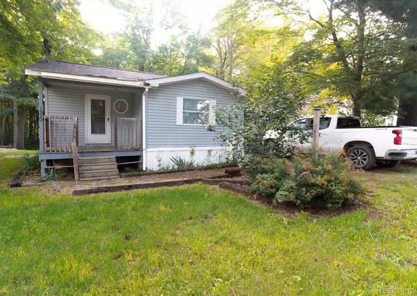 Columbiaville, MI 48421,1330 HILLSIDE DR