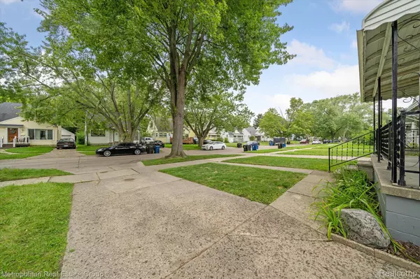 Redford, MI 48240,18434 FOX