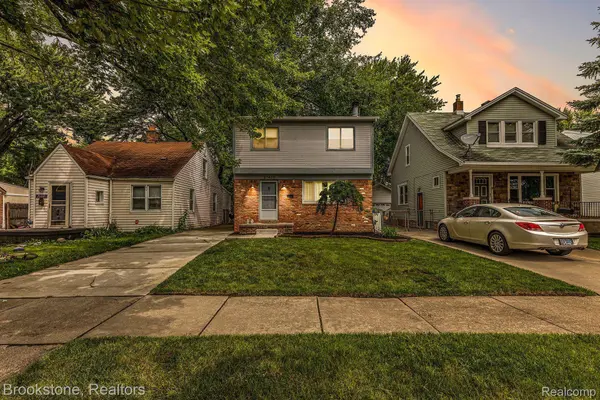 20471 HOLLYWOOD ST, Harper Woods, MI 48225