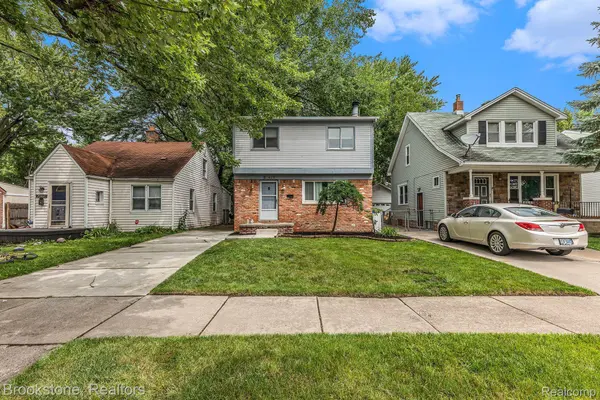 Harper Woods, MI 48225,20471 HOLLYWOOD ST