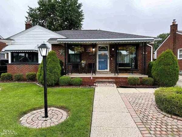 28727 Bohn St,  Roseville,  MI 48066