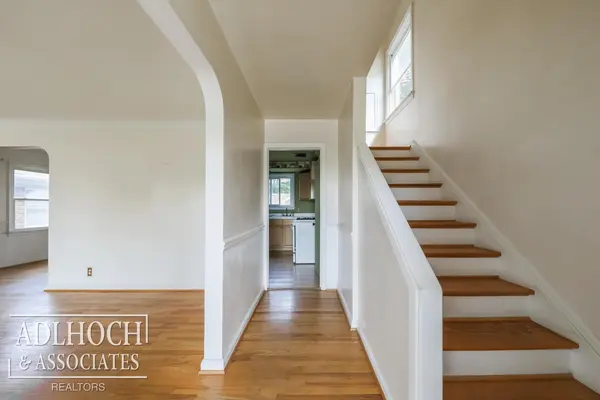 Grosse Pointe Woods, MI 48236,1048 Vernier