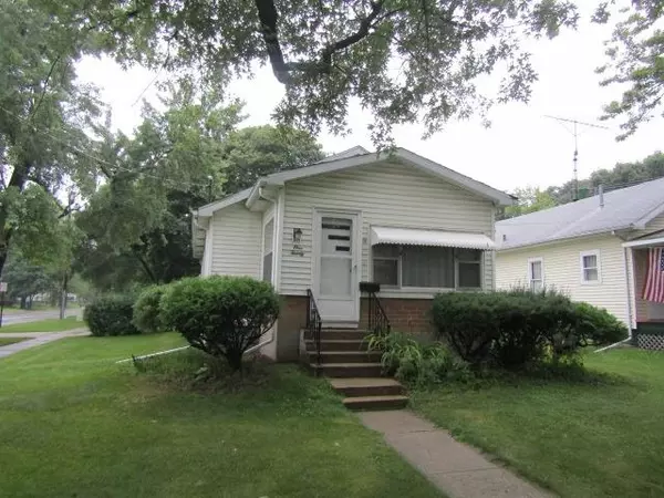 120 S Oakwood, Owosso, MI 48867