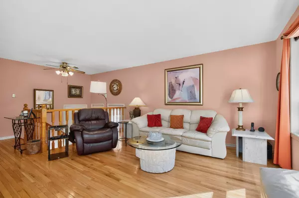 Wasaga Beach, ON L9Z 2W3,23 Caribbean DR