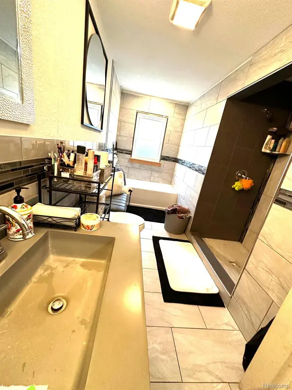 Redford, MI 48239,8029 BEAVERLAND