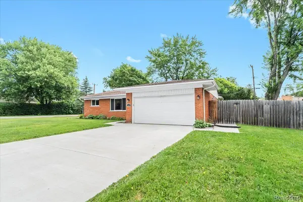 Novi, MI 48375,41507 WOODLAND CREEK DR