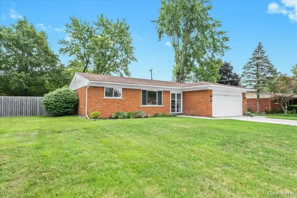 Novi, MI 48375,41507 WOODLAND CREEK DR