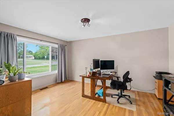 Novi, MI 48375,41507 WOODLAND CREEK DR