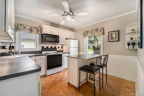 Redford, MI 48239,15464 DIXIE