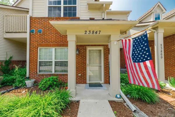 23847 GREENWOOD DR, Flat Rock, MI 48134