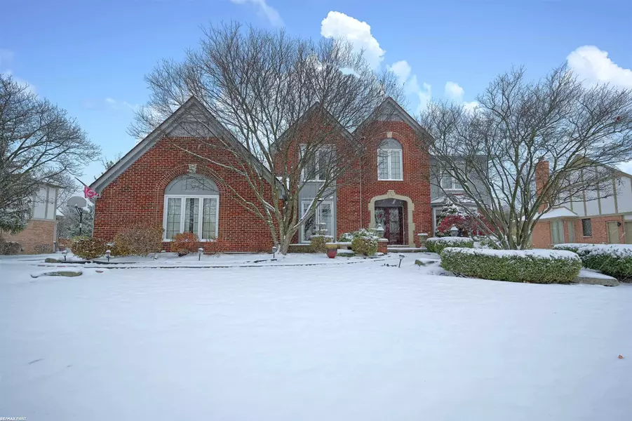 1827 Squirrel Valley, Bloomfield Hills, MI 48304