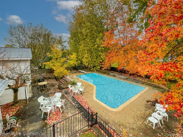 West Bloomfield, MI 48322,7066 VALLEYBROOK RD