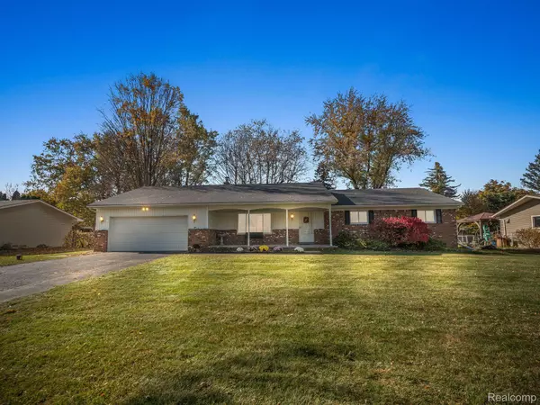 3704 COUNTRY VIEW DR, Oxford, MI 48371