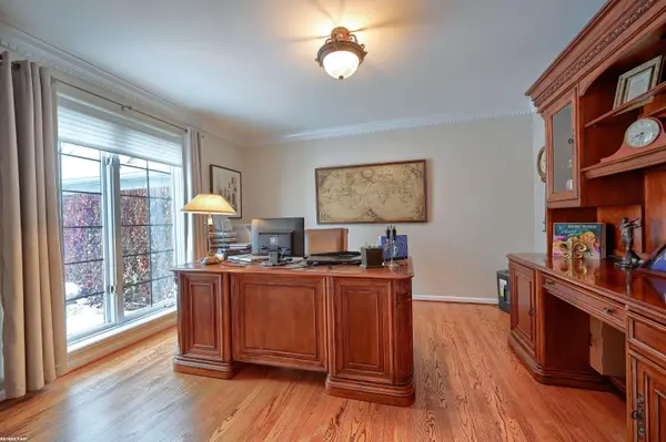 Bloomfield Hills, MI 48304,1827 Squirrel Valley