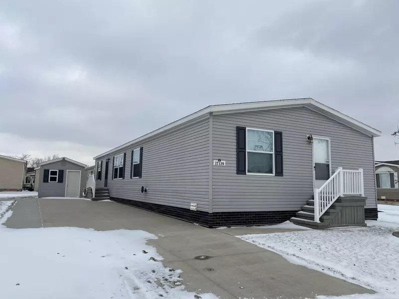 37339 Millstone Trail, Lenox, MI 48048