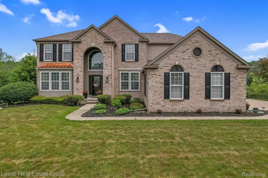 9113 PARKSIDE DR, Grand Blanc, MI 48439
