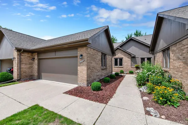 16227 PINE RIDGE DR N, Fraser, MI 48026