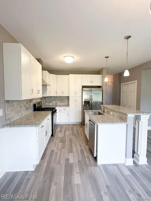 Redford, MI 48239,15815 WORMER