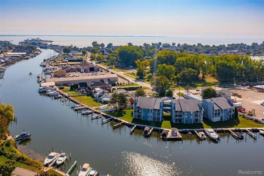 31705 S River RD #B, Harrison Charter Township, MI 48045