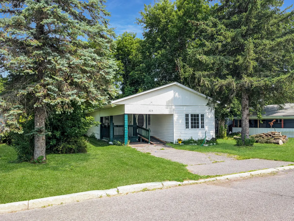 North Glengarry, ON K0C 1A0,325 Dominion St N/A S