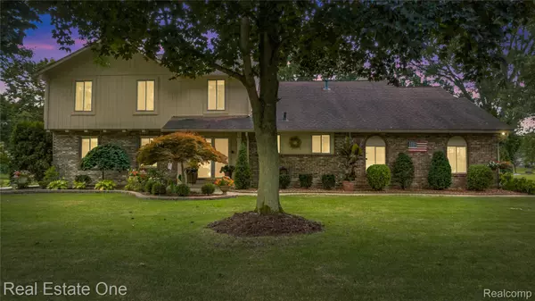 29251 Creek Bend DR, Farmington Hills, MI 48331