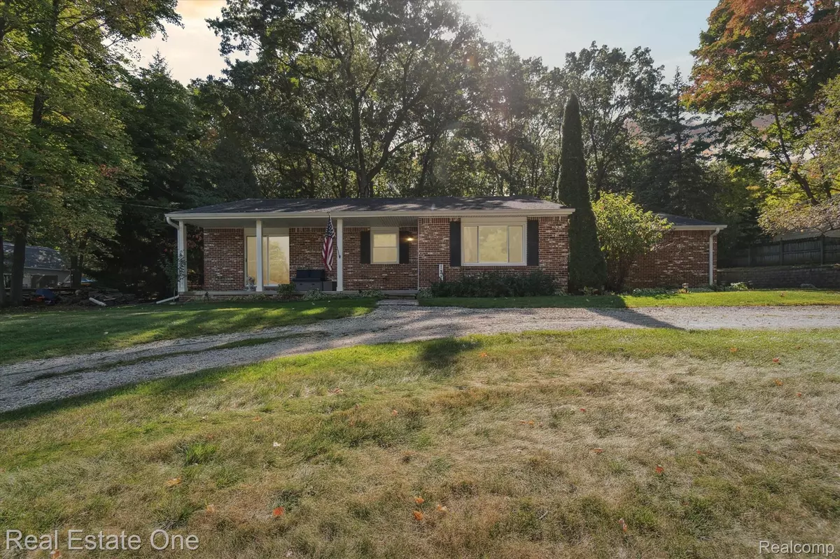 Fenton, MI 48430,12160 White Lake RD