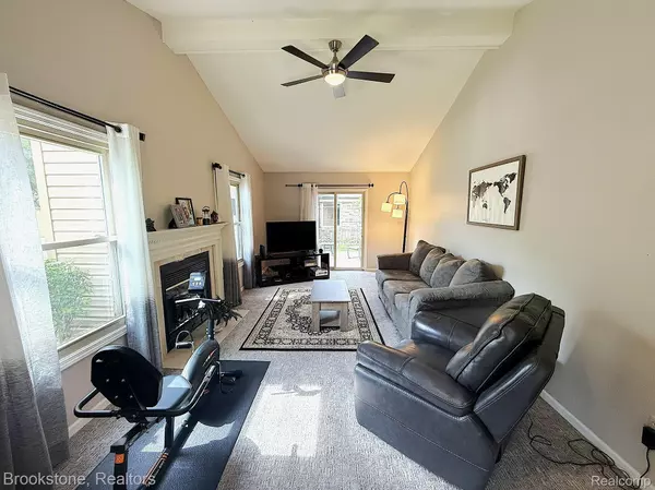 Sterling Heights, MI 48314,2336 Heritage Pointe DR #17