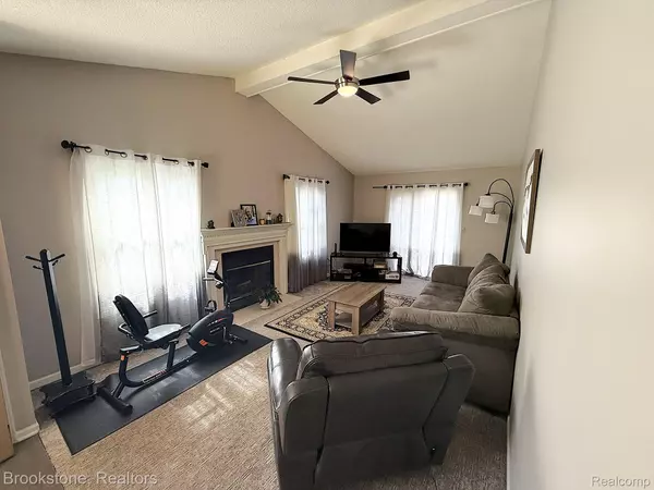 Sterling Heights, MI 48314,2336 Heritage Pointe DR #17