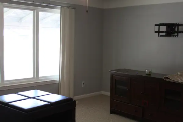 Warren, MI 48093,31036 Palomino ST