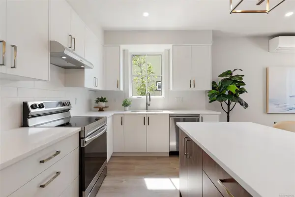 Esquimalt, BC V9A 6C7,483 South Joffre St #202