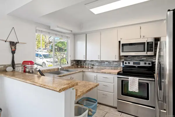 Saanich, BC V8P 4C1,3355 Wordsworth St