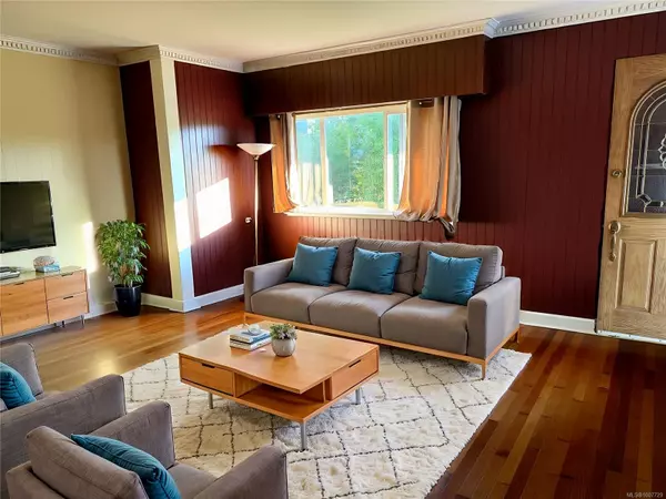 Saanich, BC V8Z 2N9,764 Jasmine Ave