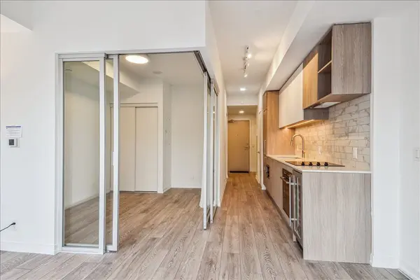 Toronto C03, ON M5P 0A6,2020 Bathurst ST #327