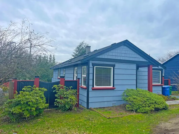 Nanaimo, BC V9R 3K9,474 & 486 Wakesiah Ave