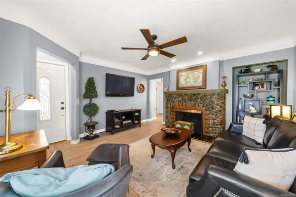 Saanich, BC V8Z 1T5,71 Cadillac Ave